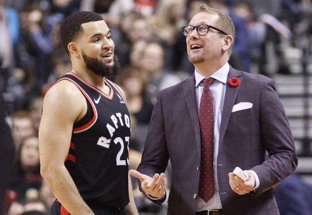 布兰特在接 布兰特在接