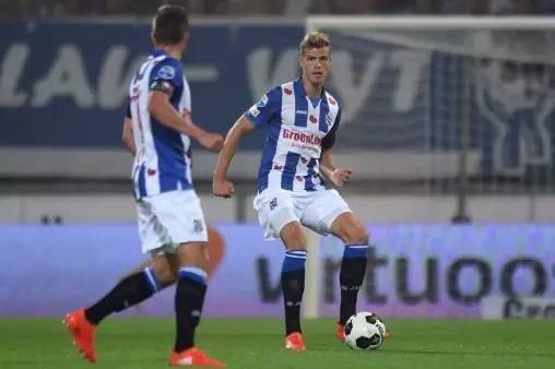 激烈的足球 激烈的足球