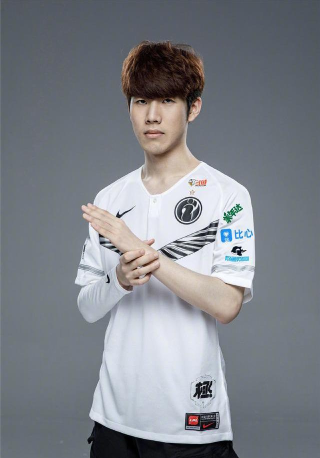 中通过引入 中通过引入